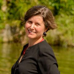 Dr Nina Hall