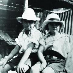 Elizabeth Roberts and her sister